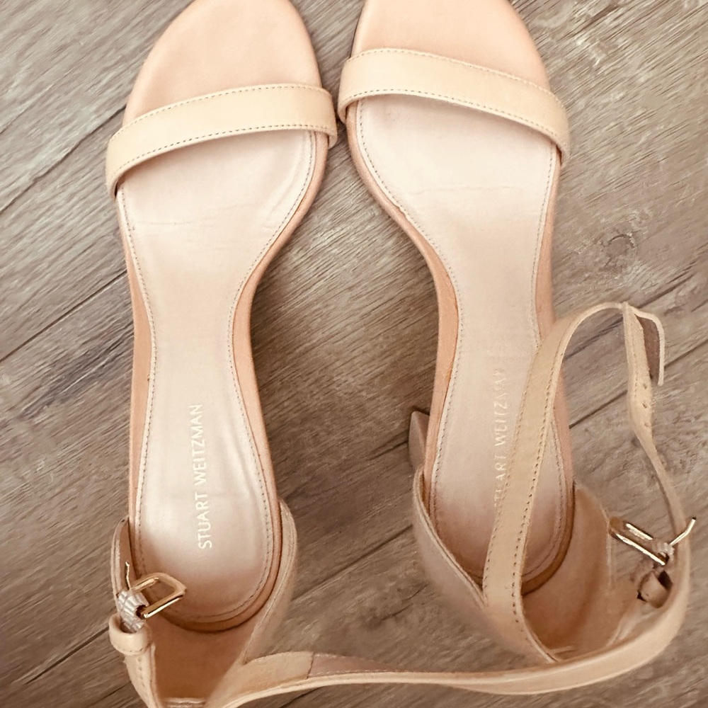 Stuart Weitzman size 6 nubuck 3 inche heels